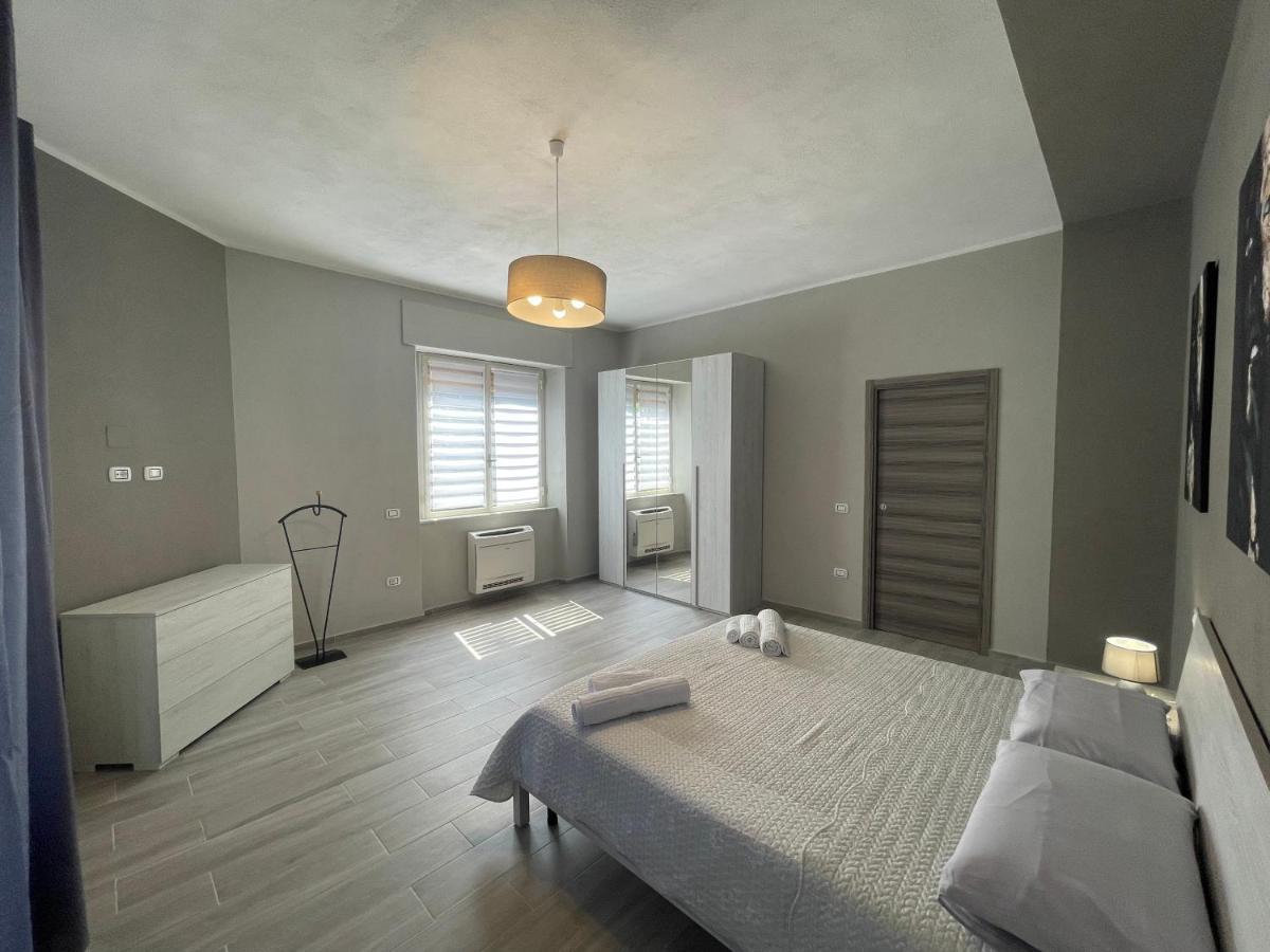 Appartamento Elegante Carbonia Bagian luar foto
